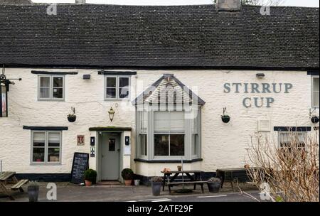 Bisley, un piccolo villaggio Gloucestershire nel sud Cotswolds, il pub Stirrup Cup Foto Stock