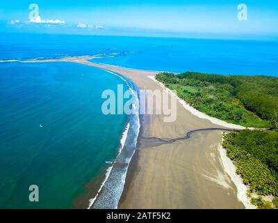 Veduta aerea: Balena fin spiaggia, Uvita, Costa Rica Foto Stock