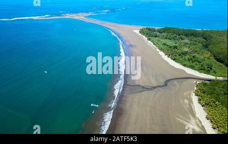 Veduta aerea: Balena fin spiaggia, Uvita, Costa Rica Foto Stock