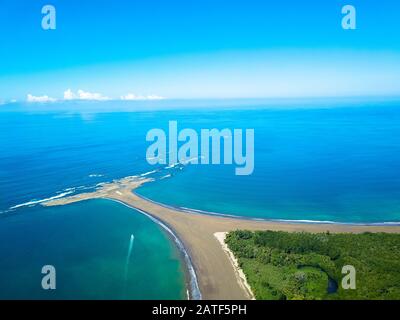 Veduta aerea: Balena fin spiaggia, Uvita, Costa Rica Foto Stock