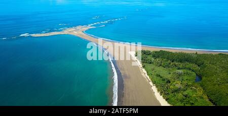 Veduta aerea: Balena fin spiaggia, Uvita, Costa Rica Foto Stock