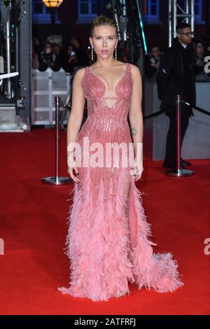 Scarlett Johansson partecipa al 73rd British Academy Film Awards tenutosi presso la Royal Albert Hall di Londra. Foto Stock