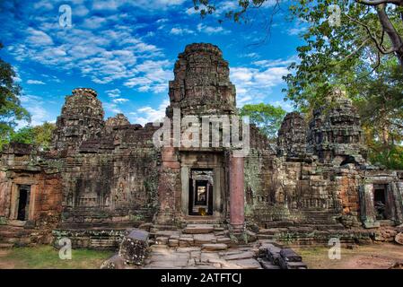 Il Bayon, Prasat Bayon è un tempio Khmer riccamente decorato ad Angkor in Cambogia Foto Stock