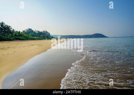 Spiaggia principale a Gokarna . Mattina paesaggio a India del sud Foto Stock