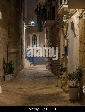 Monopoli in serata estiva, Provincia di Bari, Puglia, Italia meridionale. Foto Stock