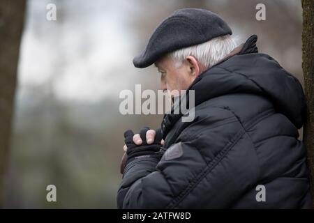 Polonia, Kalwaria Zebrzydowska - 13 aprile 2017: Celebrazioni del Triduo Pasquale. Lavare le gambe di 12 vecchi uomini. Foto Stock