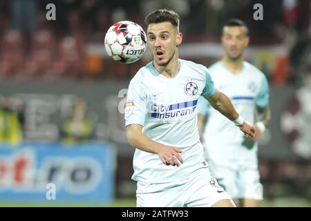 Cluj-NAPOCA, ROMANIA - 02 FEBBRAIO: Razvan Oaida di FCSB durante la Liga i partita tra cfr Cluj e FCSB al Dr.-Constantin-Radulescu-Stadium il 2 febbraio 2020 a Cluj-Napoca, Romania. (Foto per MB Media) Foto Stock