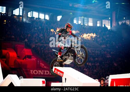 Barcellona, Spagna. 02nd Feb, 2020. ; Palau Sant Jordi, Barcellona, Catalogna, Spagna; X Trial Mountain Bike Championships; Gabriel Marcelli (Spagna) del Team Montesa in azione durante la X Trial indoor Barcelona Credit: Action Plus Sports Images/Alamy Live News Foto Stock