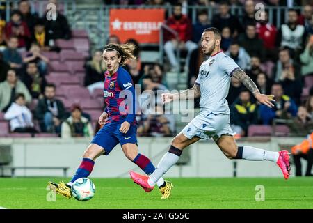 Camp Nou, Barcellona, Catalogna, Spagna. 2nd Feb, 2020. La Liga Football, Barcellona contro Levante; Antoine Griezmann del FC Barcelona entra nel box credito: Action Plus Sports/Alamy Live News Foto Stock