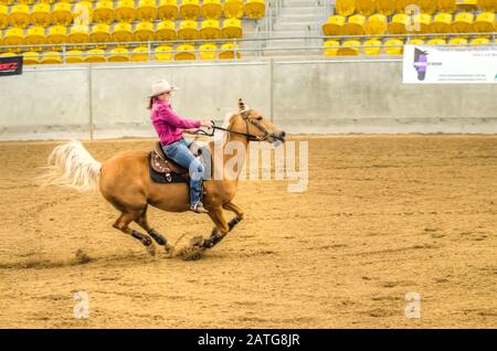 Lady in gara di botte. Foto Stock