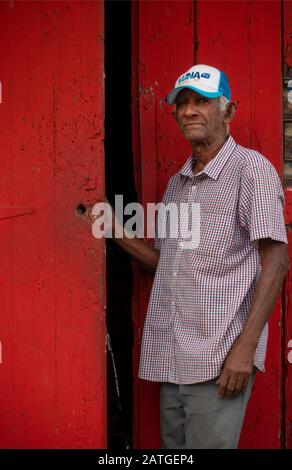 Uomo anziano in posa per foto a Santo Domingo Repubblica Dominicana Foto Stock