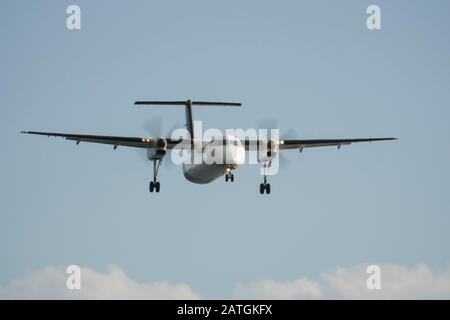 Air New Zealand turboprop aereo nazionale atterrando all'aeroporto di Wellington, Nuova Zelanda Foto Stock