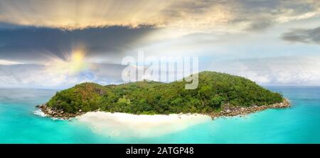 Anse Gerogette Aerial Panoramic View, Praslin - Isole Seychelles. Foto Stock