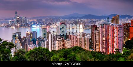 Skyline di Hong Kong di notte, Cina - Asia Foto Stock