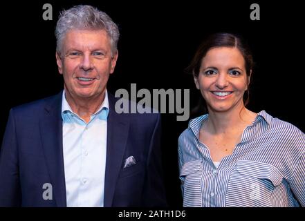 Monaco, Germania. 02nd Feb, 2020. Dieter Reiter (SPD), Lord Mayor di Monaco, e Kristina Frank, candidato per Lord Mayor della CSU, partecipano alla discussione del gruppo "parliamo di Monaco" presso il Residenztheater. Il 15.03.2020 i sindaci saranno eletti anche nelle elezioni locali in Baviera. Credit: Sven Hoppe/Dpa/Alamy Live News Foto Stock