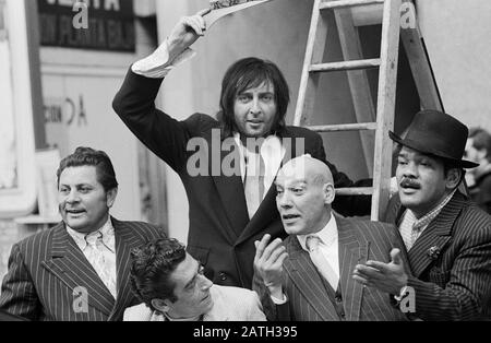 Il Les Humphries Singers, internazionale Gesangsgruppe, ad Amburgo, Deutschland um 1970. Gruppo internazionale di musica e canto 'The Les Humphries Singers' ad Amburgo, Germania intorno al 1970. Foto Stock