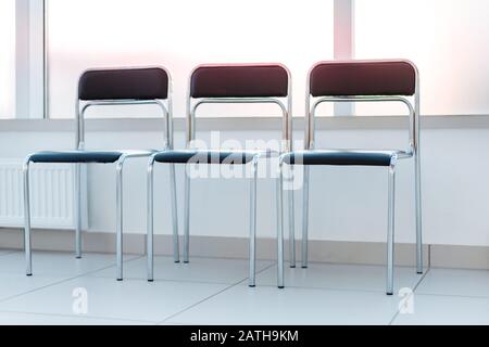Close up. sedie nel corridoio del centro business . Foto Stock