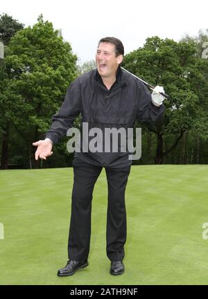 Il cantante Tony Hadley Spandau Ballet al 'Golf with the Stars' tenuto al Wentworth Golf Club, Surrey, Inghilterra. Foto Stock