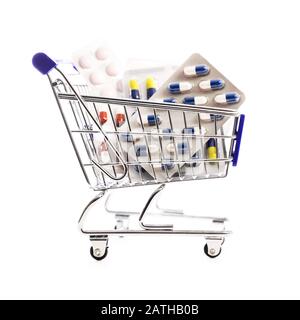 carrello o carrello shopping pieno di varie pillole farmaceutiche o medicina; , concept online shopping farmacia o centro commerciale Foto Stock