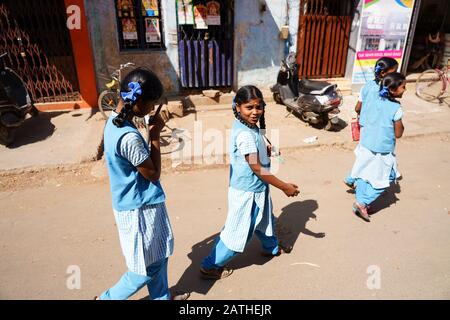 Scolaresche a Madurai. Da una serie di foto di viaggio nel sud dell'India. Data Della Foto: Sabato 11 Gennaio 2020. Foto: Roger Garfield/Alamy Foto Stock
