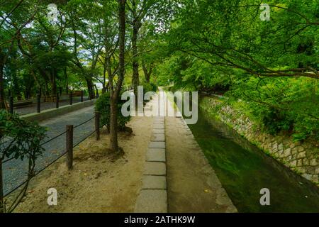 Vista del percorso di filosofi (Tetsugaku no Michi), a Kyoto, Giappone Foto Stock