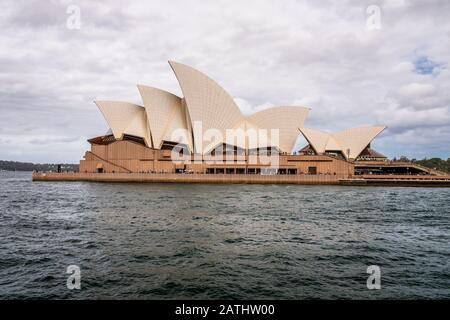 Sydney, Australia - 28 10 2018: L'Opera House nel tardo pomeriggio Foto Stock