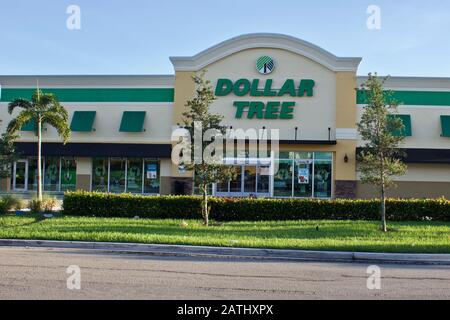 25/08/2019 Miami Florida-Dollar Tree e negozio di Malta, una catena di negozi di varietà di sconti che vende articoli per 10 dollari o meno. Foto Stock