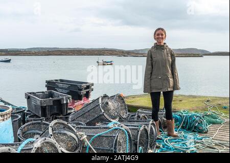 Turk Head, Lisheen, West Cork, Irlanda. 3rd Feb, 2020. Cllr Holly Cairns, candidata del sud-ovest di Cork, ha lanciato oggi nella sua azienda "Building Sustainable Rural Communities", la politica della comunità rurale socialdemocratica. Holly è il portavoce dei socialdemocratici per l'agricoltura. Credit: AG News/Alamy Live News Foto Stock