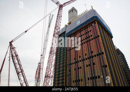 La costruzione della Deutsche Welle (emittente pubblica internazionale), che è in demolizione, Colonia, Germania. Febbraio 3, 2020 Foto Stock