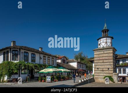 Torre dell Orologio a Kapitan Dyado Nikola quadrato in Tryavna, Bulgaria Foto Stock