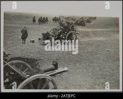 The British Western Front in France Descrizione: Field Guns holding up German Advance Annotation: British Western Front in France. Guns il tedesco Advance Hold Data: {1914-1918} Località: Francia Parole Chiave: Prima guerra mondiale, fronti, armi, soldati Foto Stock