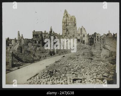 The British Western Front Description: Hotel De Ville, Arras Annotation: The Western Front. Rovine del municipio di Arras Data: {1914-1918} Località: Arras, Francia Parole Chiave: Prima guerra mondiale, fronti, case di città, città, distruzione Foto Stock
