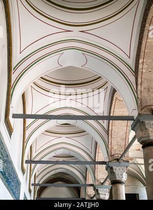 Palazzo Topkapi dettaglio architettonico, passaggio coperto soffitto ad arco passaggio. Foto Stock