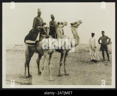 Le scene di guerra con le forze britanniche nella sfera egiziana delle operazioni Descrizione: Pattuglia sudanese del cammello. Annotazione: Le forze britanniche in Egitto. Pattuglia dei cammelli sudanesi. Data: {1914-1918} luogo: Egitto Parole Chiave: WWI, cammelli, pattugliamenti, deserti Foto Stock