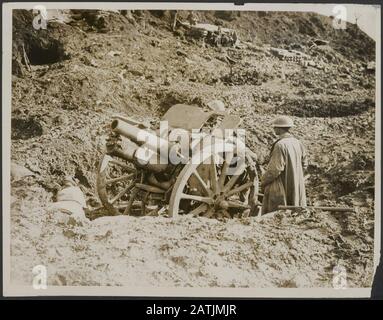 British Western Front Description: Posizione pistola asse foro shell e una batteria avanzata Annotation: British Western Front. Crater come sito di installazione di una batteria avanzata Data: {1914-1918} Parole Chiave: Batterie, crateri bomba, I fronti Della Prima guerra mondiale Foto Stock
