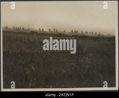 Il grande anticipo in ovest Descrizione: L'assalto il luglio 1st. A la Boisselle Annotazione: Il grande progresso in Occidente. L'assalto il 1 luglio [1916] a la Boisselle Data: 1 luglio 1916 luogo: Francia, la Boisselle Parole Chiave: Assalti, prima guerra mondiale, fronti, soldati Foto Stock