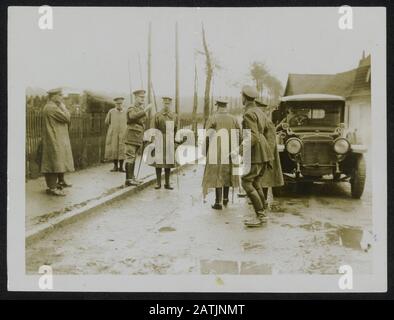 King of the Belgians visits West front Description: Il Re dei Belgi con il Generale Allenby Annotation: Il Re dei Belgi visita il fronte occidentale. Re Alberto i del Belgio con Generale Edmund Allenby Data: {1914-1918} Parole Chiave: Prima guerra mondiale, fronti, ufficiali dinastie Nome Persona: Albert i, Allenby, Edmund Foto Stock