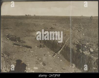 The great Battle in the West Descrizione: Catturato British Trench a Rondy Data: {1914-1918} Località: Francia, Rondy Parole Chiave: WWI, fronti, morti, trincee, soldati Foto Stock