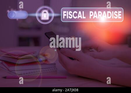 Scrittura a mano testo scrittura Fiscale Paradiso. Foto concettuale tassa sullo sviluppo tassi di tassazione per gli investitori stranieri Foto Stock