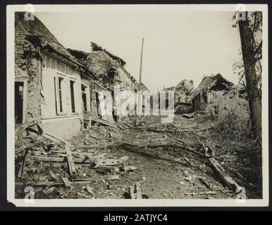 The front in France Descrizione: Combles Main Street Annotation: The front in France. Devastato principali Combles Data: {1914-1918} luogo: Combles, Francia Parole Chiave: Villaggi, Prima guerra mondiale, fronti, distruzione Foto Stock