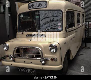 Un servizio di ambulanza di londra Bedford ambulanza CA 1950's la tilley Foto Stock