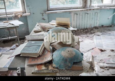 Scuola abbandonata numero 13 nella città di Pripyat, Chernobyl, Ucraina, zona di esclusione Foto Stock