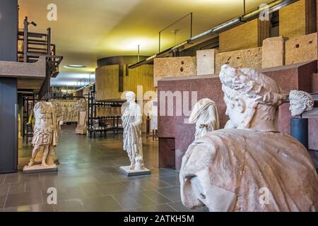 Roma, Città del Vaticano / Italia - 2019/06/15: Mostre di scultura all'interno del Museo Pio-Cristiano - Museo Pio Cristiano - parte dei Musei Vaticani Foto Stock