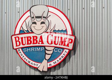 LA, Stati Uniti d'America - 30 Ottobre 2018: Il Bubba Gump Shrimp Co segno sul molo di Santa Monica, LA Foto Stock