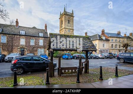 Stock medievali di fronte alla Chiesa a Woodstock, Oxfordshire, Regno Unito, il 2 febbraio 2020 Foto Stock