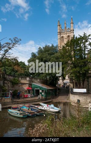 Punting sul fiume Cherwell, Oxford, Regno Unito Foto Stock