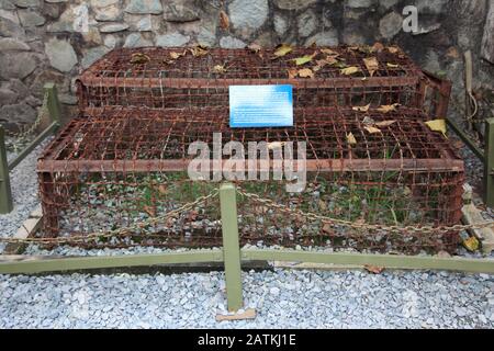 Gabbia Dei Prigionieri, Museo Dei Resti Della Guerra, Ho Chi Minh City, Saigon, Vietnam, Sud-Est Asiatico, Asia Foto Stock