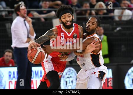 Virtus Roma, che vede Oriora Pistoia passo 80-81 dopo il cesto 2" dalla fine di Johnson, esce sconfitto ancora una volta sulla sirena. Partita giocata in memoria di Kobe Bryant, celebrata dalle due squadre con una camicia indossata durante il riscaldamento. (Foto Di Domenico Cippitelli/Pacific Press) Foto Stock