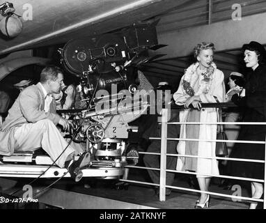 Deborah Kerr e Donna Reed sul set of' Da Qui A Eternity' (1953) Columbia Pictures / Cinema Legacy Collection file Reference n. 33962-058THA Foto Stock