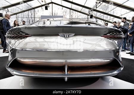 Parigi, Francia. 1st Feb, 2020. Gran Premio della concept car più bella: Bentley EXP 100 GT Concept   il Festival Internazionale dell'Automobile Foto Stock